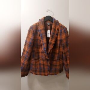 Phenomenal fall blazer!! Great colors and NEVER worn.